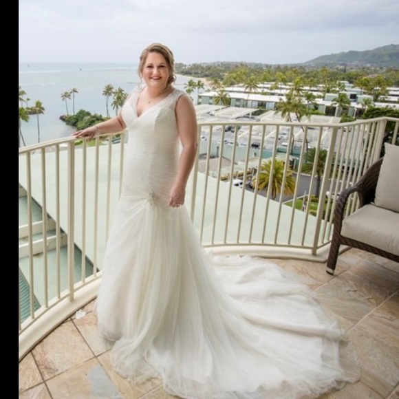 Wedding Gown - Sophia Tolli Ivory Wedding Dress - Picture 3 of 14